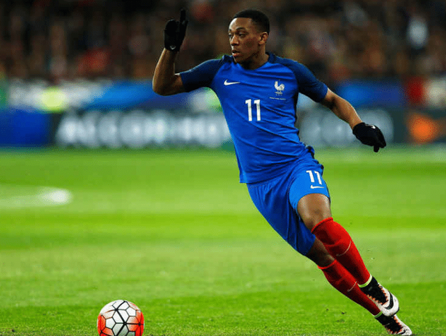 包含马赛全力以赴，赢得困难对手关键一战的词条