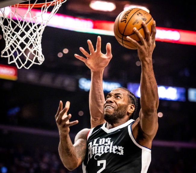 包含马赛全力以赴，赢得困难对手关键一战的词条