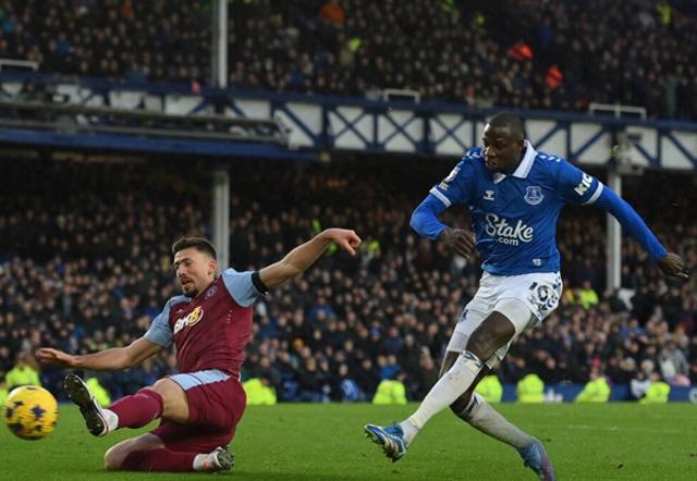 英超之战,悬念重重谁将跻身巅峰?的简单介绍 英超之战,悬念重重谁将跻身巅峰?的简单介绍