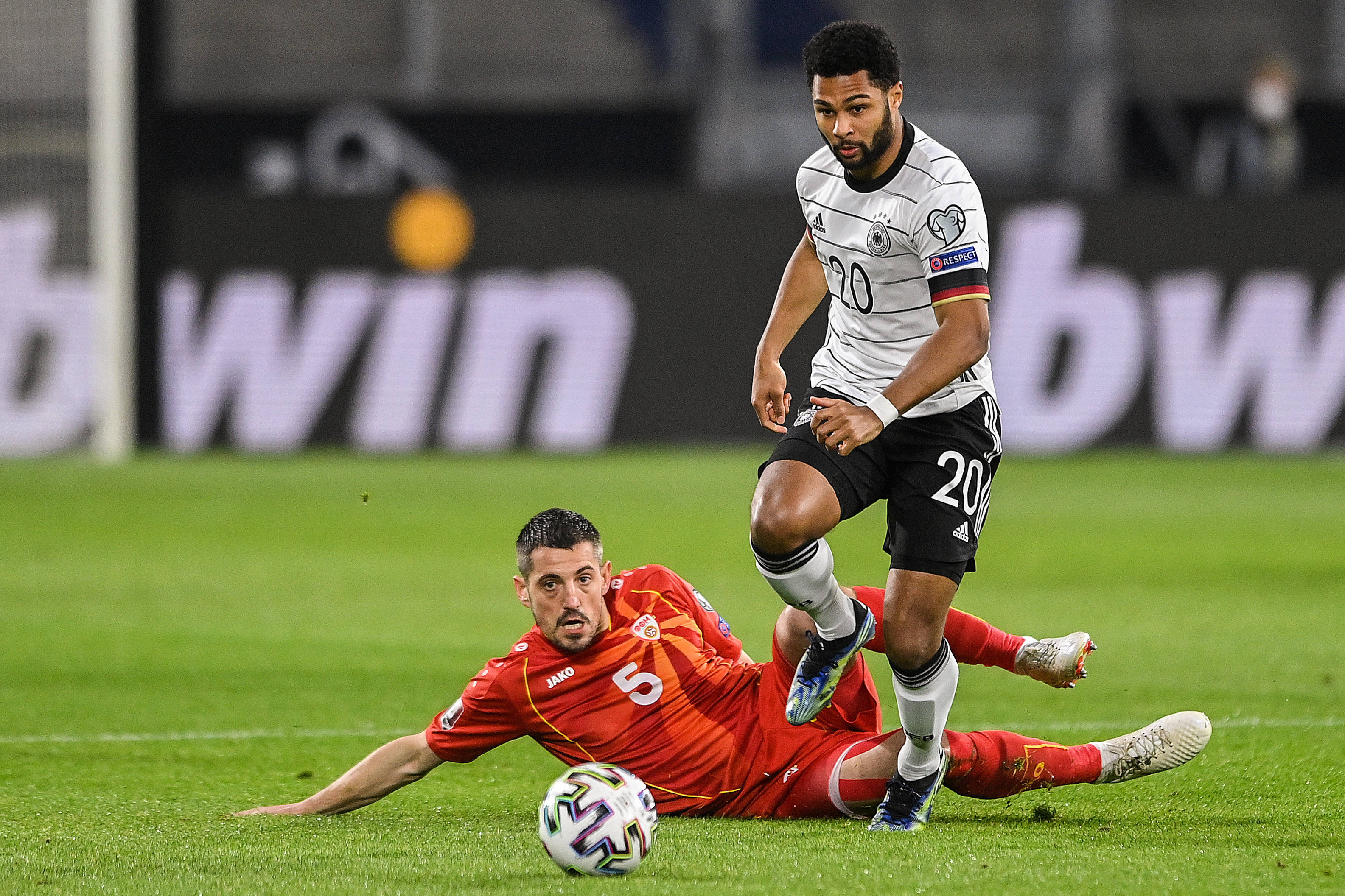 欧预赛比赛实力对比争夺榜首荣誉心急火燎(今日世预赛积分榜烽烟再起激战正酣) 欧预赛比赛实力对比争夺榜首荣誉心急火燎(今日世预赛积分榜烽烟再起激战正酣)