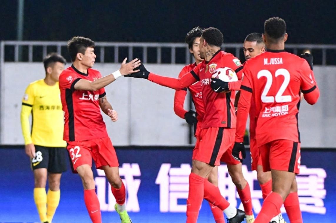 包含上海德比实录：上港队力压申花，双方争得场胜利的词条