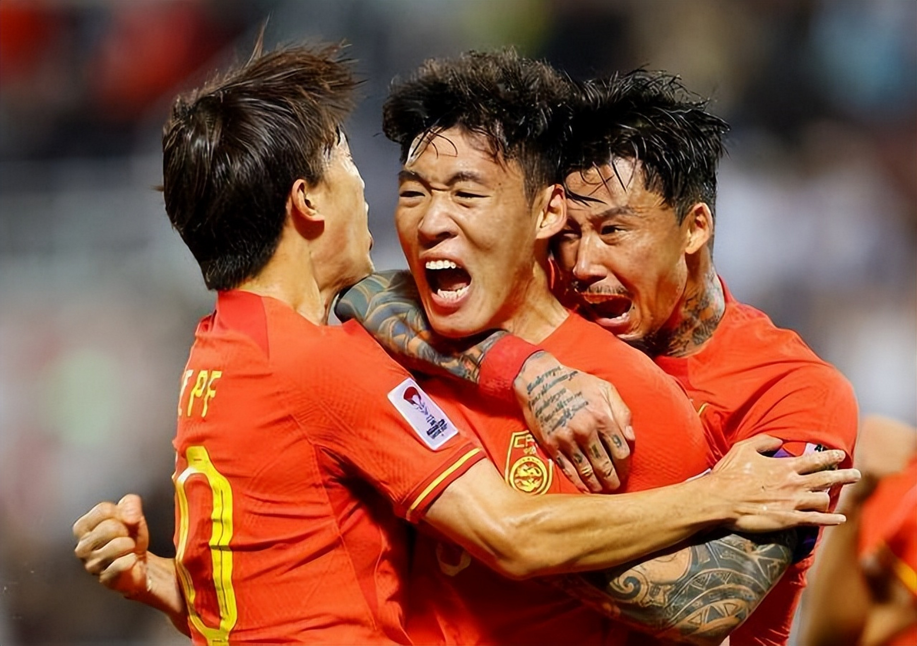 包含中超劲旅顽强抗争，向亚洲足坛巅峰冲刺的词条